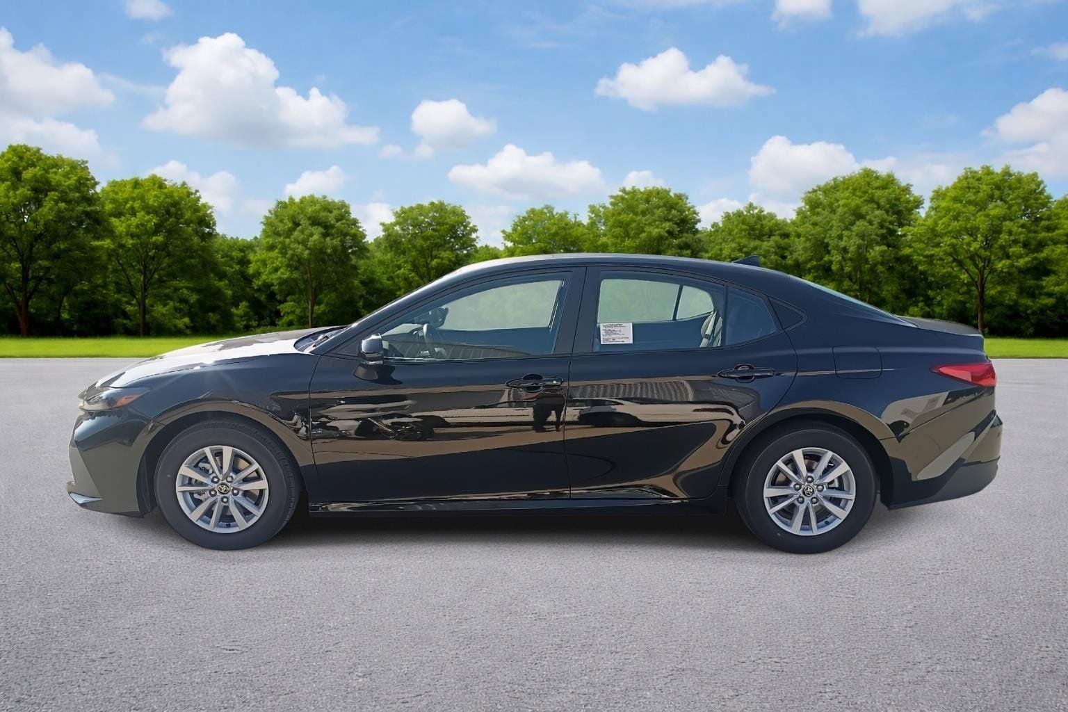 Used 2026 Toyota Camry LE FWD image 4