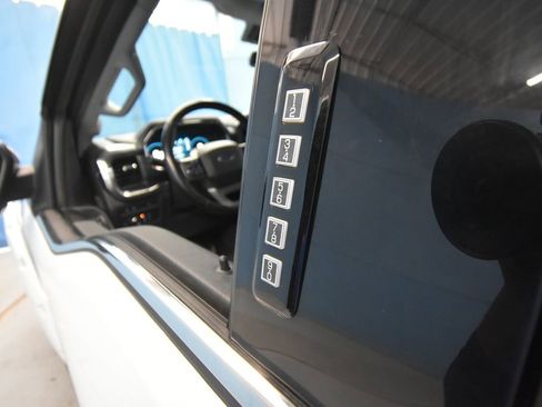 Used 2022 Ford F150 Lariat w/ Equipment Group 502A High image 4