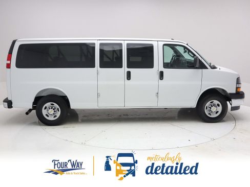 Used 2025 Chevrolet Express 3500 LT w/ LT Preferred Equipment Group RWD image 2