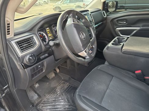 Used 2017 Nissan Titan SV image 19