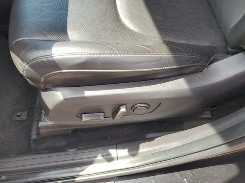 Used 2022 Kia Carnival LX FWD image 18