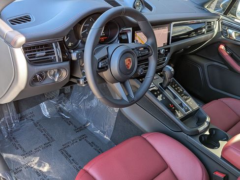 New 2026 Porsche Macan GTS image 4