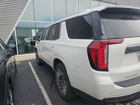 Used 2023 GMC Yukon Denali Ultimate AWD/4WD image 3