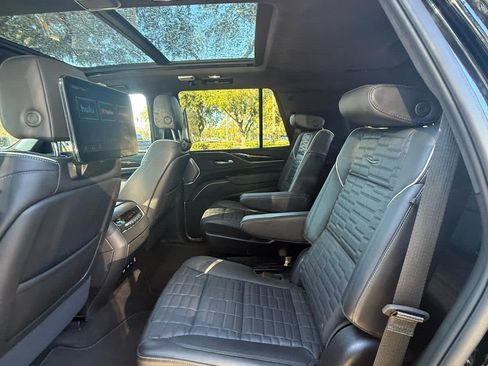 Used 2024 Cadillac Escalade Premium Luxury Platinum image 14