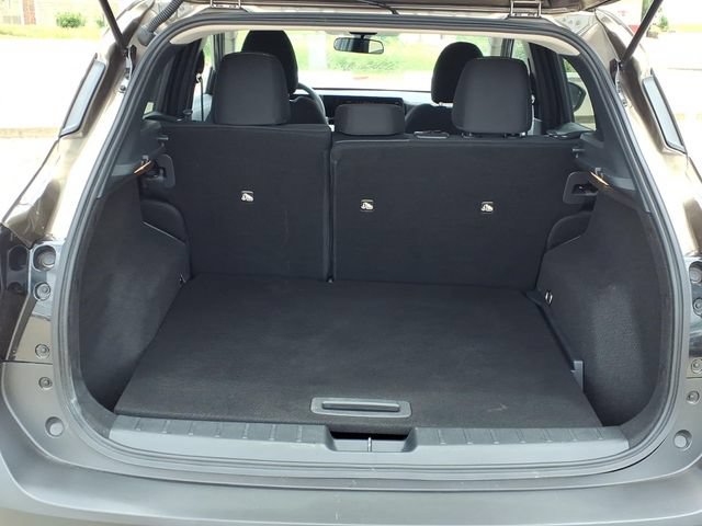 Used 2025 Nissan Kicks SV FWD image 8