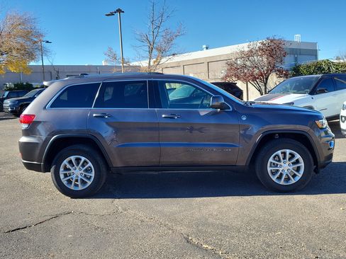 Used 2021 Jeep Grand Cherokee Laredo image 7