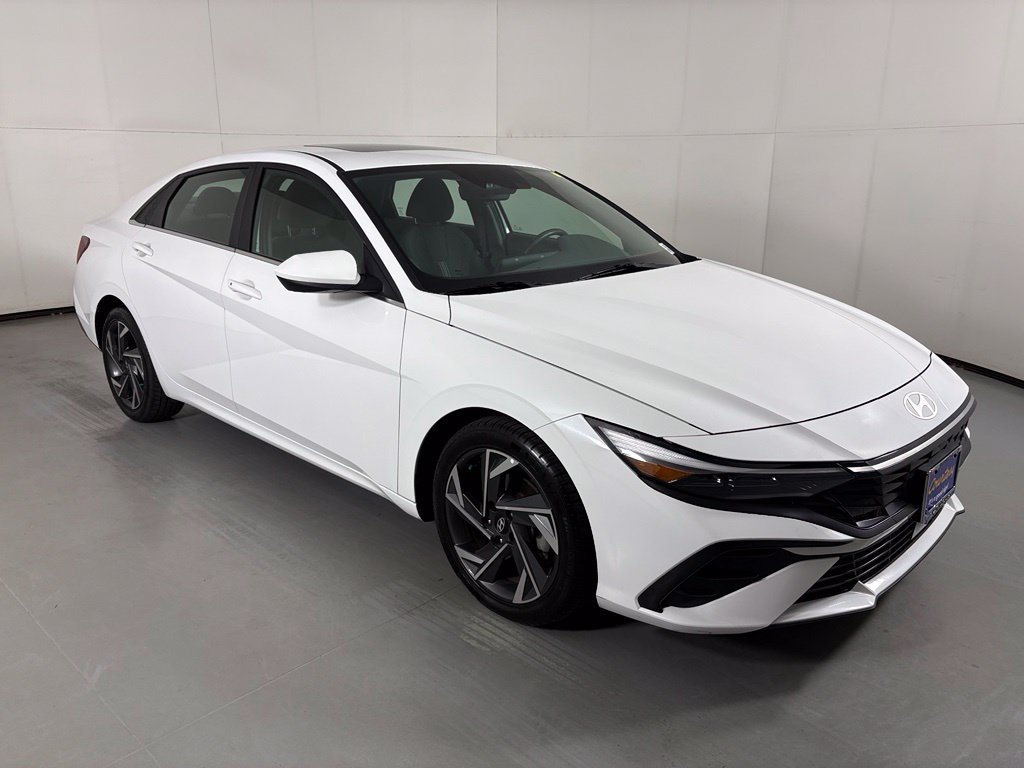 Used 2024 Hyundai Elantra SEL w/ Convenience Package FWD image 2