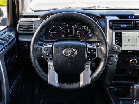 Used 2020 Toyota 4Runner SR5 AWD/4WD image 12