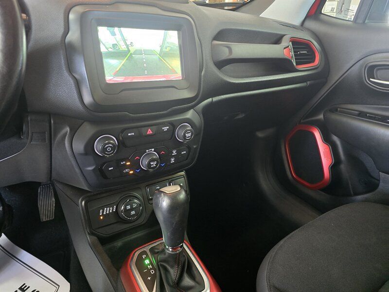 Used 2020 Jeep Renegade Trailhawk w/ Cold Weather Group AWD/4WD image 24
