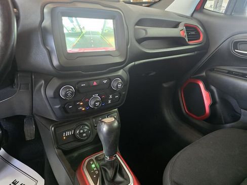 Used 2020 Jeep Renegade Trailhawk w/ Cold Weather Group AWD/4WD image 24