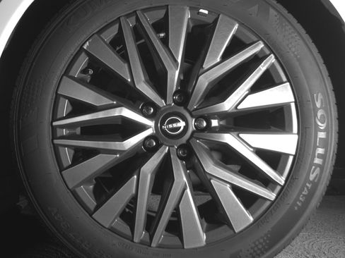 Used 2025 Nissan Altima 2.5 SV FWD image 14