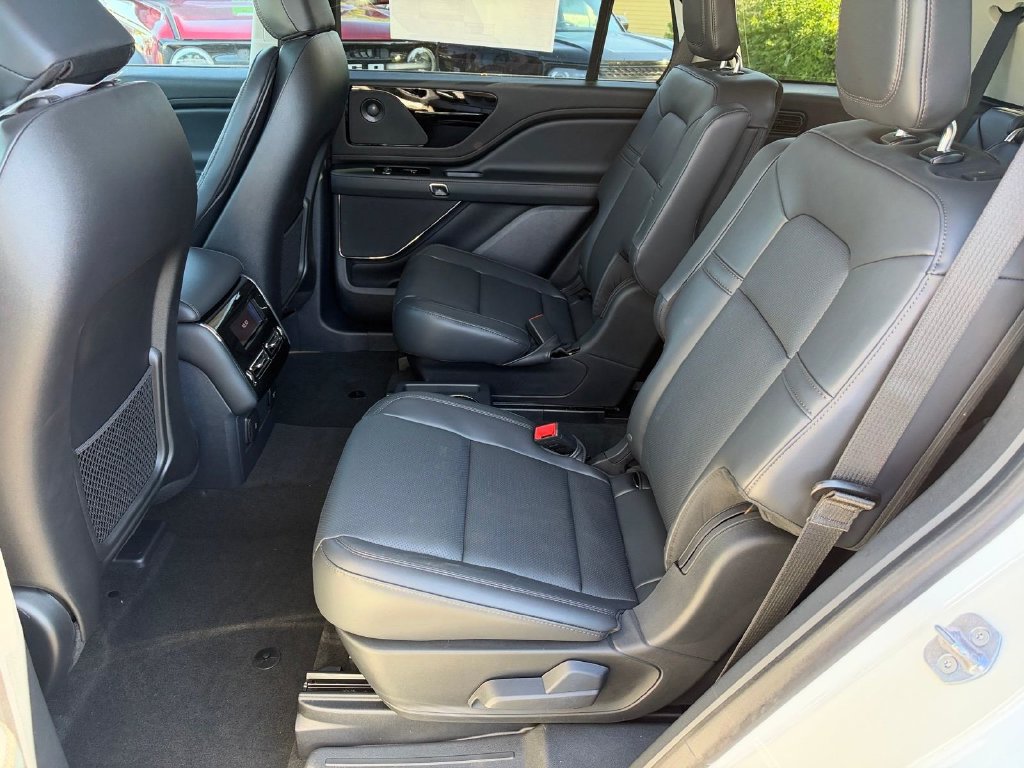 New 2027 Lincoln Aviator AWD image 11