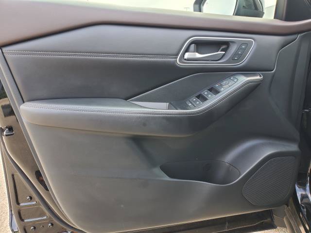 Used 2021 Nissan Rogue SL AWD/4WD image 16