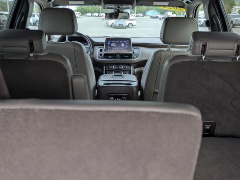 Used 2021 Chevrolet Suburban Z71 w/ Z71 Off-Road Package image 13
