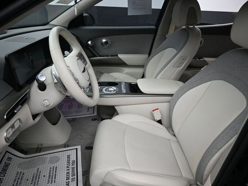 Used 2024 Genesis GV60 RWD image 27