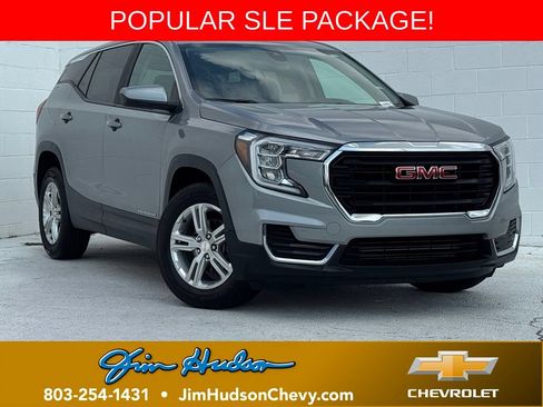 Used 2024 GMC Terrain SLE FWD image 1