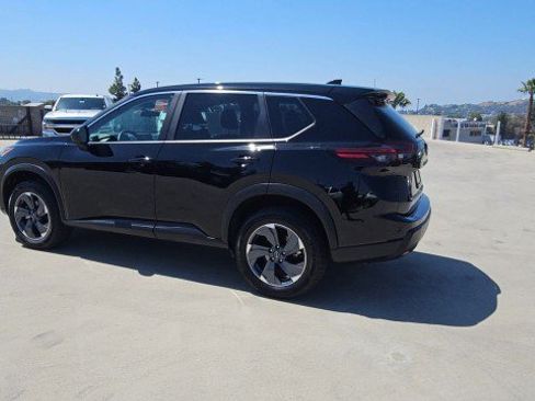Used 2026 Nissan Rogue SV FWD image 6