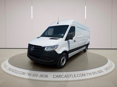 Used 2021 Mercedes-Benz Sprinter 2500 image 1