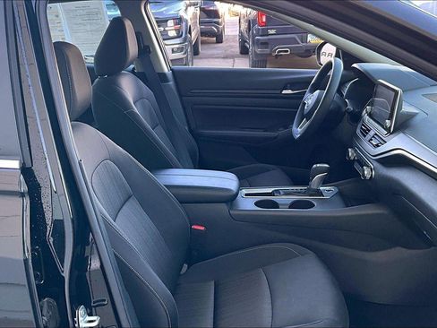 Used 2025 Nissan Altima 2.5 SV image 7