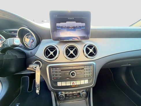 Used 2020 Mercedes-Benz GLA 250 image 28