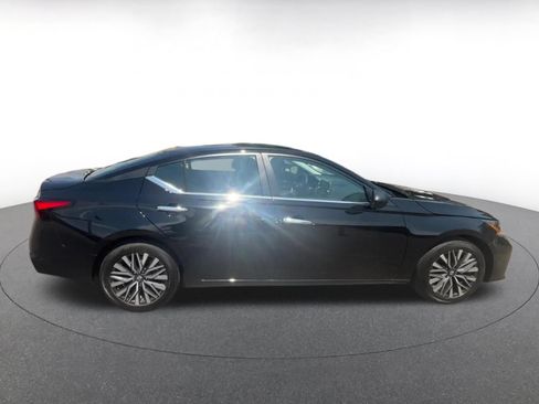 Used 2025 Nissan Altima 2.5 SV FWD image 16