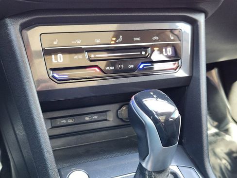 Used 2022 Volkswagen Tiguan SE image 15