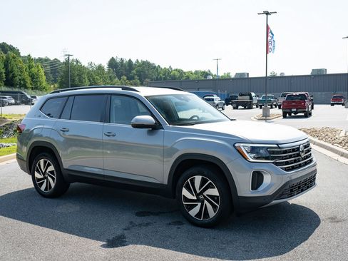 Used 2026 Volkswagen Atlas SE FWD image 12
