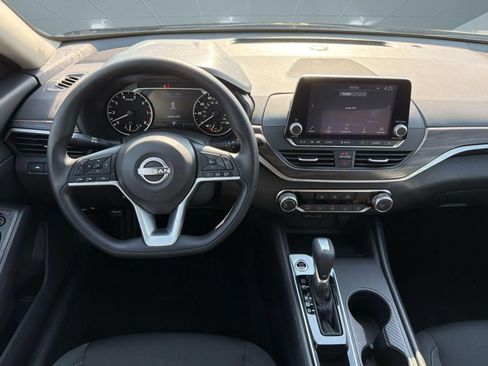 Certified 2025 Nissan Altima 2.5 SV FWD image 30
