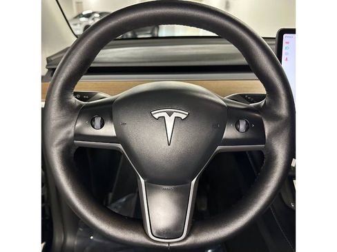 Used 2022 Tesla Model Y Long Range image 24