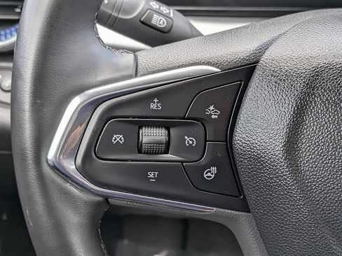 Certified 2025 Chevrolet Trax LT w/ LT Convenience Package FWD image 23