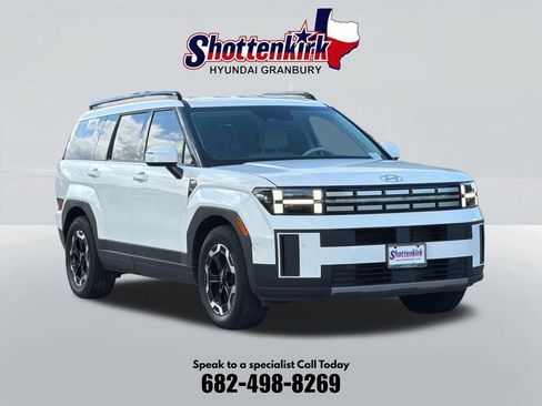 Used 2024 Hyundai Santa Fe SEL FWD image 3