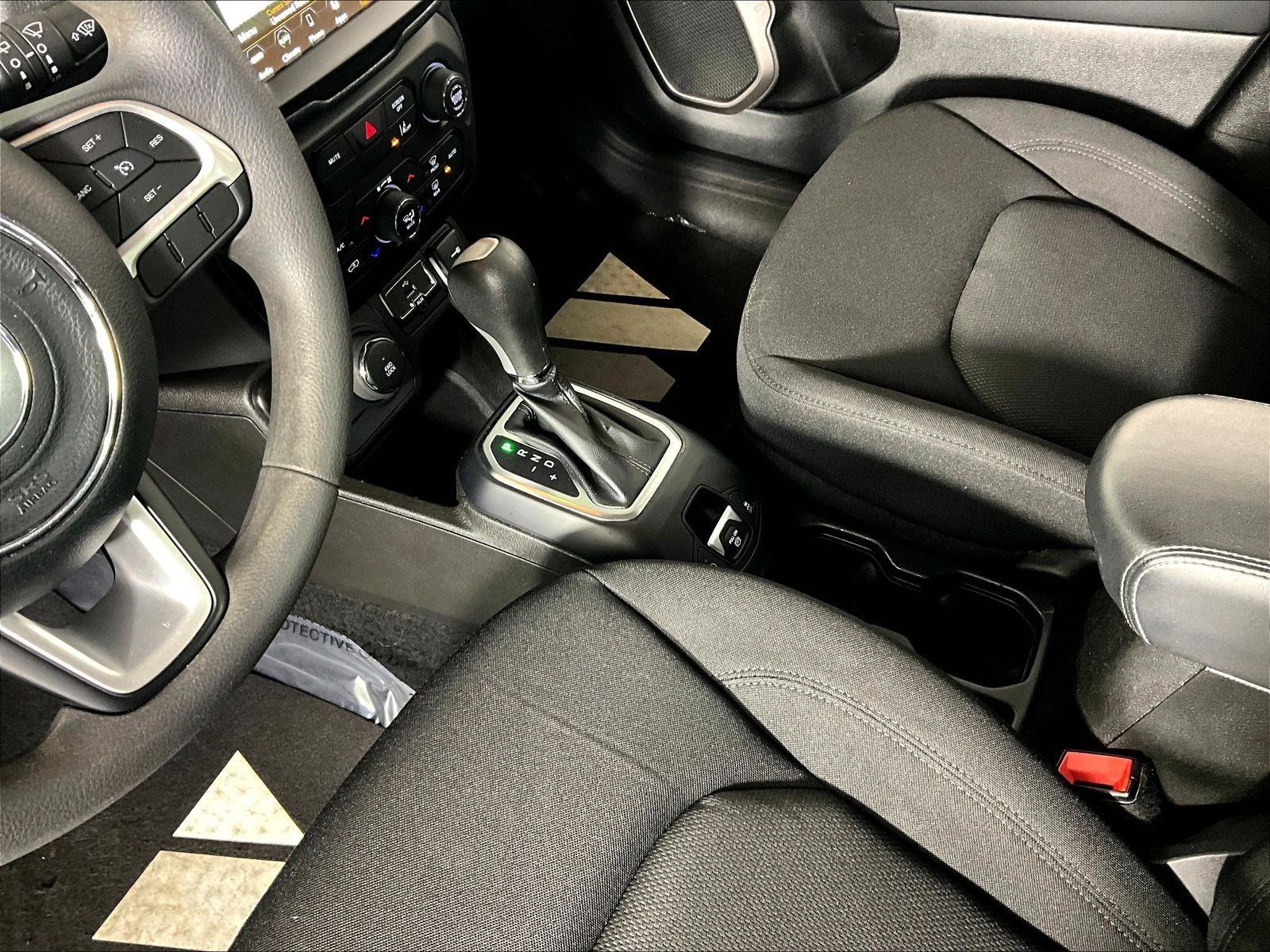 Used 2023 Jeep Renegade Latitude AWD/4WD image 13