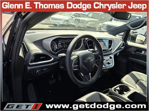New 2025 Chrysler Pacifica Select image 8