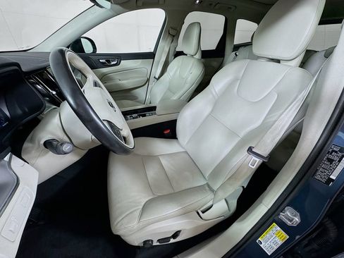 Used 2019 Volvo XC60 T5 Momentum w/ Multimedia Package AWD/4WD image 25