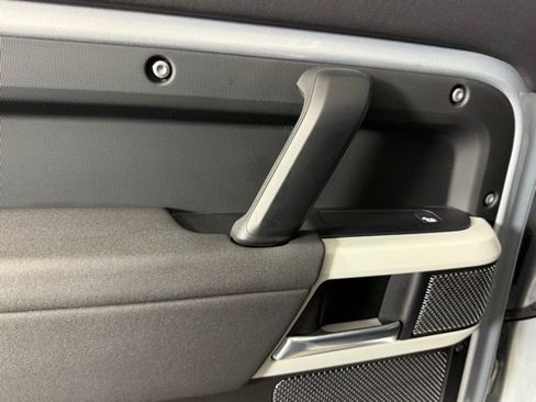 Used 2020 Land Rover Defender 110 SE image 23