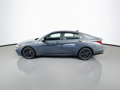 Used 2024 Hyundai Elantra SE FWD image 3