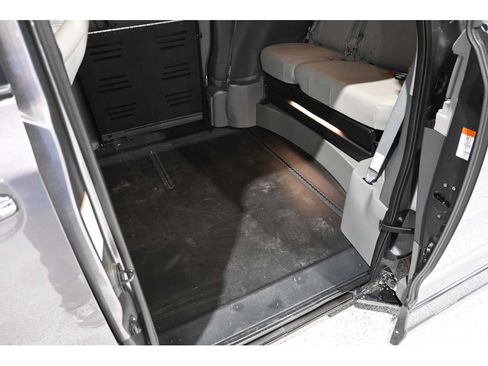 Used 2020 Toyota Sienna XLE FWD image 27