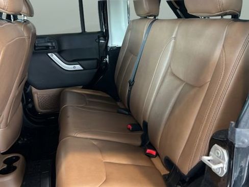 Used 2018 Jeep Wrangler Unlimited Sahara w/ Max Tow Package AWD/4WD image 18