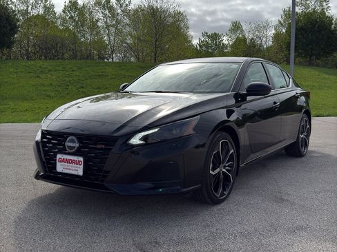New 2026 Nissan Altima 2.5 SR AWD/4WD image 2
