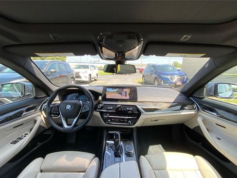 Used 2021 BMW 540i w/ Premium Package RWD image 32
