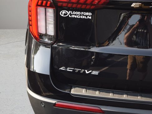Used 2026 Ford Explorer Active w/ Active Comfort Package AWD/4WD image 6