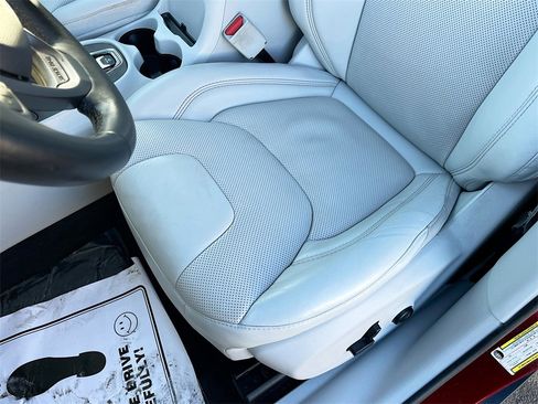 Certified 2019 Jeep Cherokee Limited w/ Luxury Group image 19