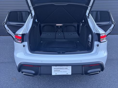 Certified 2025 Porsche Macan AWD/4WD image 29