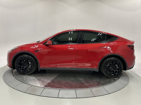 Used 2021 Tesla Model Y Long Range image 4