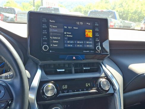 Used 2021 Toyota Venza XLE image 23