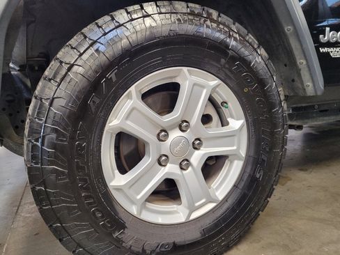 Used 2019 Jeep Wrangler Unlimited Sport S AWD/4WD image 31