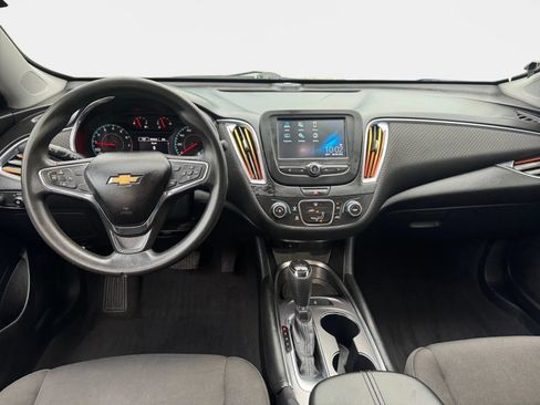 Used 2018 Chevrolet Malibu LT FWD image 12