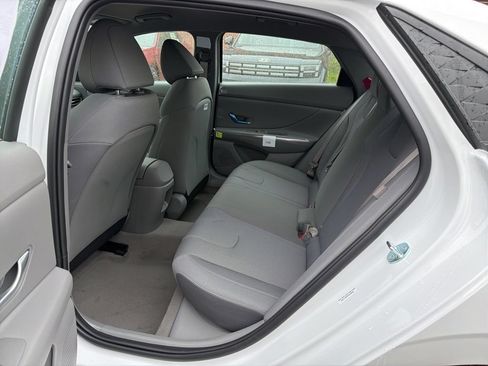 New 2026 Hyundai Elantra SE FWD image 15