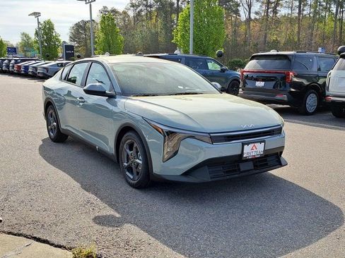 New 2026 Kia K4 LXS image 3