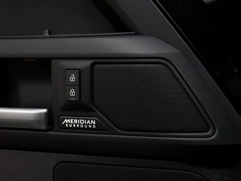 New 2026 Land Rover Defender 110 X-Dynamic SE image 7